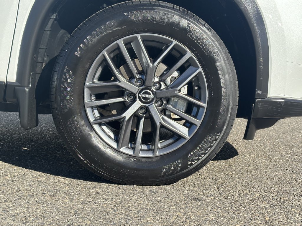 Used 2025 Nissan Rogue S AWD/4WD image 9