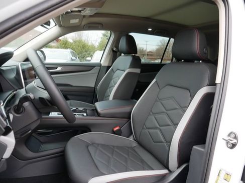 New 2026 Volkswagen Atlas Peak Edition image 7