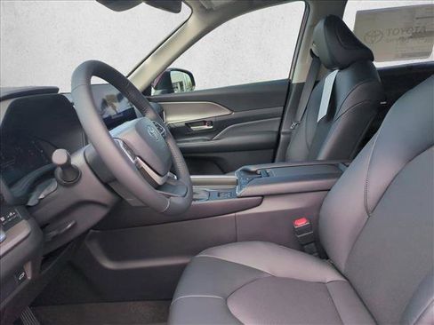 New 2026 Toyota Grand Highlander XLE image 4