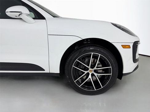 Used 2023 Porsche Macan AWD/4WD image 29