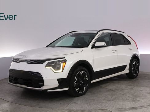 Used 2023 Kia Niro Wave FWD image 2