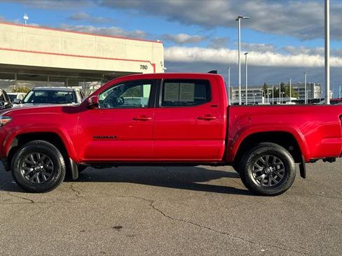 Certified 2022 Toyota Tacoma SR5 w/ Black Out Package (TMS) image 9