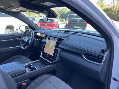 Used 2025 GMC Acadia Elevation image 28