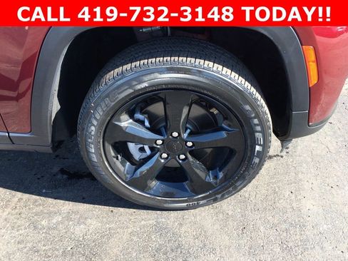 Used 2023 Jeep Grand Cherokee L Laredo image 29