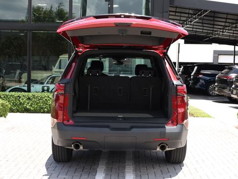 Used 2023 Chevrolet Traverse LT FWD image 7