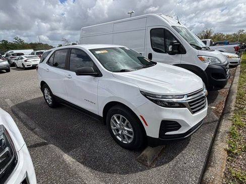 Used 2024 Chevrolet Equinox LS w/ LS Convenience Package image 2