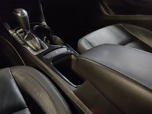Used 2017 Chevrolet Cruze Premier FWD image 26
