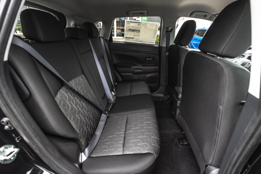 New 2026 Mitsubishi Outlander Sport LE AWD/4WD image 37