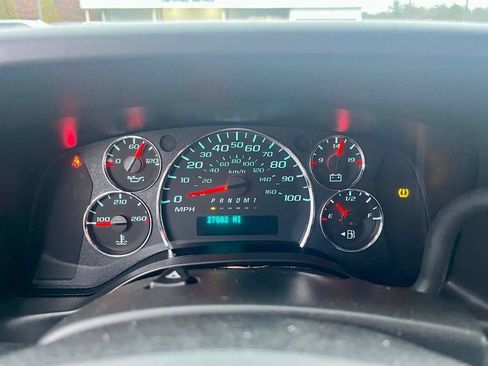 Used 2023 Chevrolet Express 2500 w/ Driver Convenience Package RWD image 19