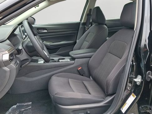 Used 2025 Nissan Altima 2.5 SV AWD/4WD image 13