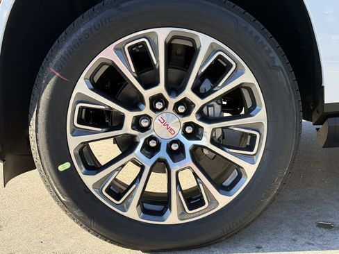 New 2026 GMC Yukon Denali image 9