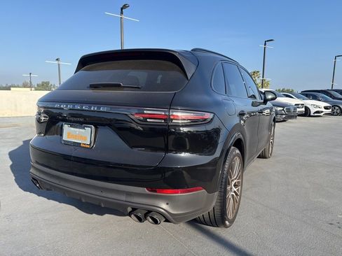 Used 2022 Porsche Cayenne Platinum Edition image 5