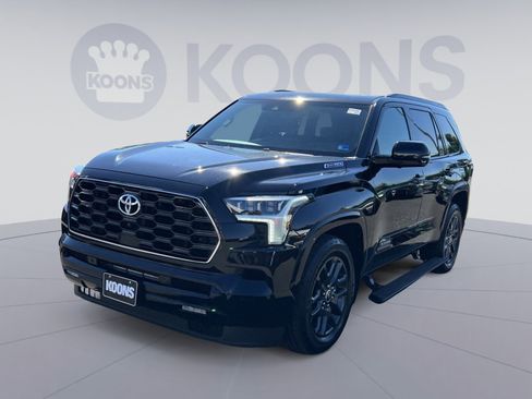 Used 2023 Toyota Sequoia Platinum AWD/4WD image 1
