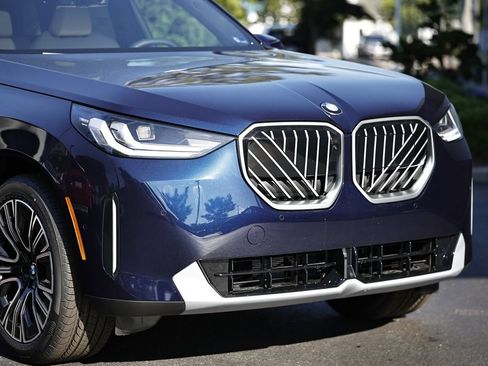 New 2026 BMW X3 xDrive30i w/ Premium Package AWD/4WD image 2