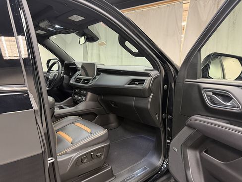 Used 2023 GMC Yukon AT4 w/ AT4 Premium Package AWD/4WD image 19