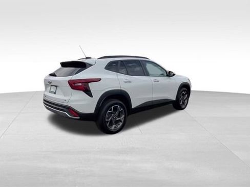 Used 2024 Chevrolet Trax LT w/ Driver Confidence Package image 8