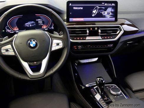 Certified 2025 BMW X4 xDrive30i image 16