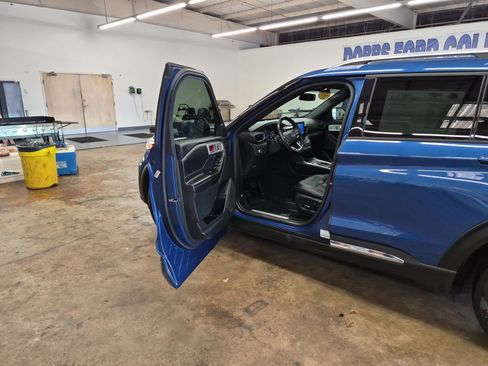 Used 2020 Ford Explorer Limited RWD image 9
