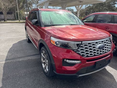 Used 2020 Ford Explorer Platinum w/ Premium Technology Package image 3