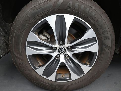 Used 2020 Toyota Highlander XLE FWD image 10