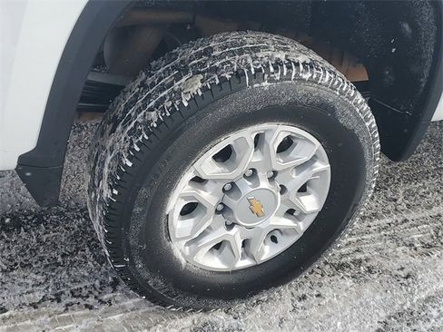 Used 2024 Chevrolet Silverado 2500 LT w/ Convenience Package image 5