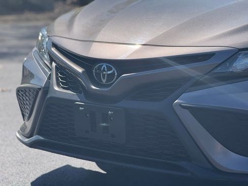 Used 2024 Toyota Camry SE image 9