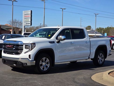 Used 2025 GMC Sierra 1500 SLT image 2