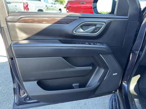Used 2024 Chevrolet Suburban LT RWD image 29