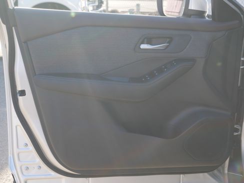 Certified 2022 Nissan Rogue SV image 29