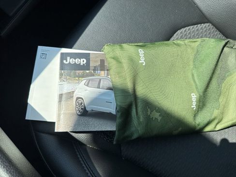 Used 2022 Jeep Compass Latitude image 42