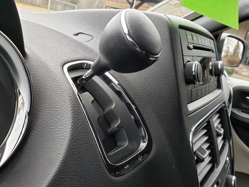 Used 2016 Dodge Grand Caravan SE image 20