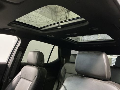 Used 2022 Chevrolet Traverse LT w/ LT Premium Package AWD/4WD image 24