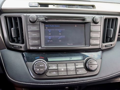 Used 2014 Toyota RAV4 XLE AWD/4WD image 21