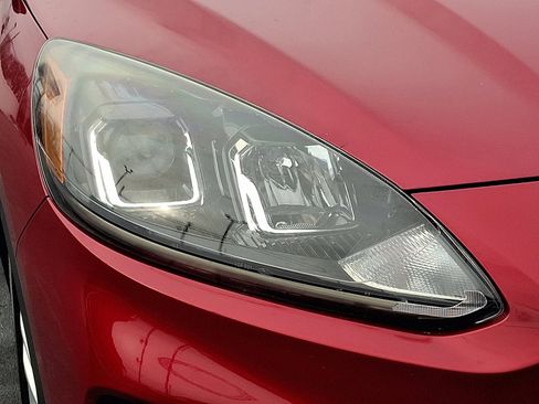 Used 2020 Ford Escape SE image 8