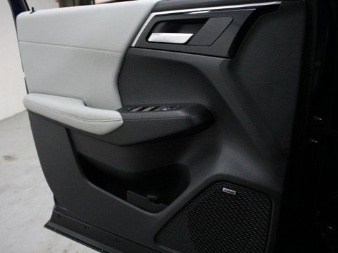 New 2025 Mitsubishi Outlander SE image 15