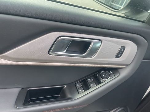 Used 2025 Ford Explorer Active image 22