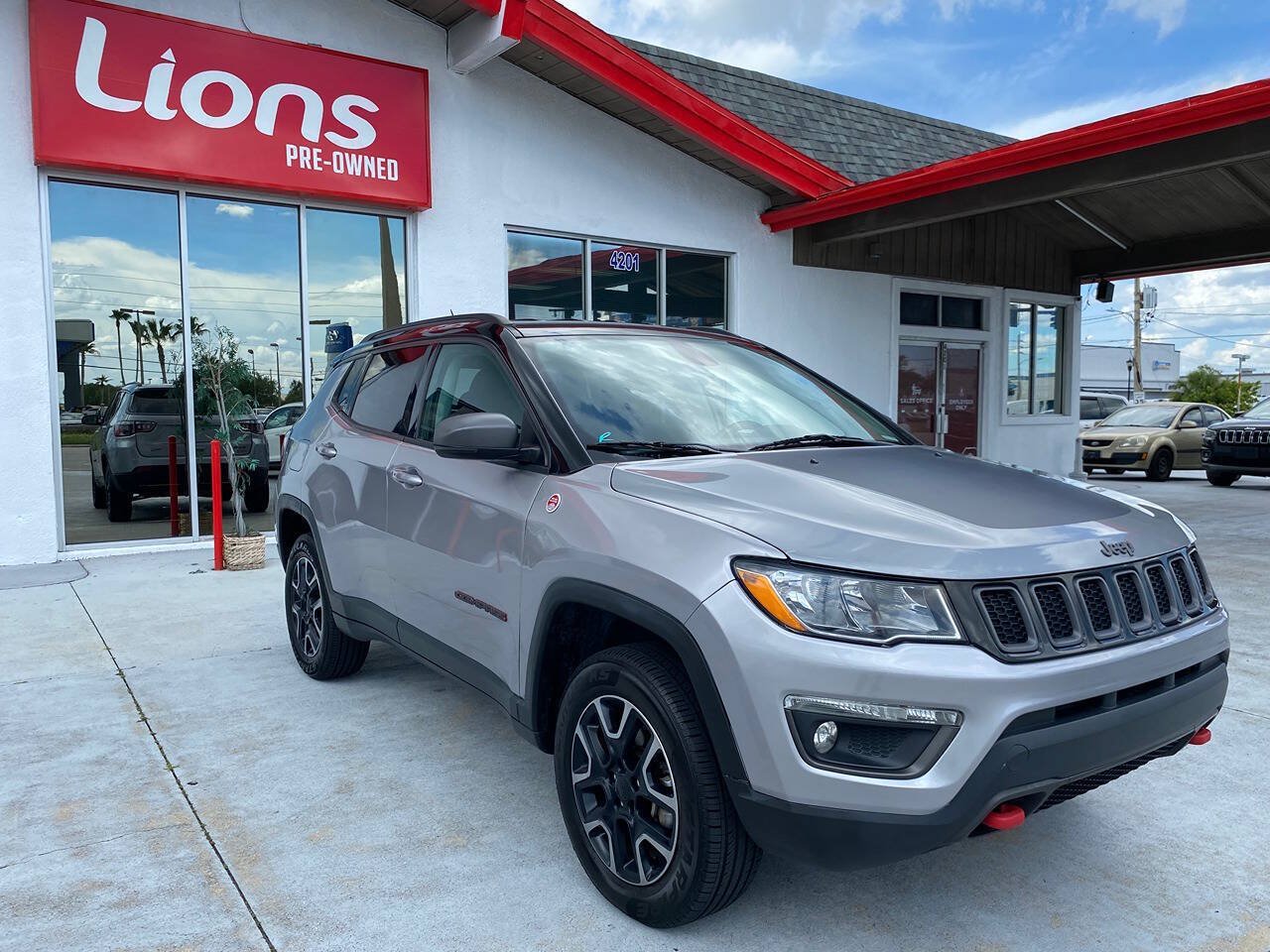 Used 2019 Jeep Compass Trailhawk AWD/4WD image 9