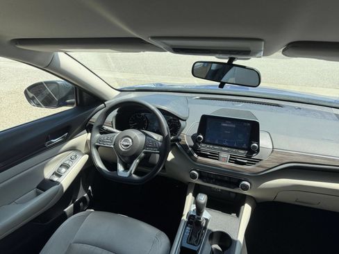 Used 2025 Nissan Altima 2.5 SV FWD image 35