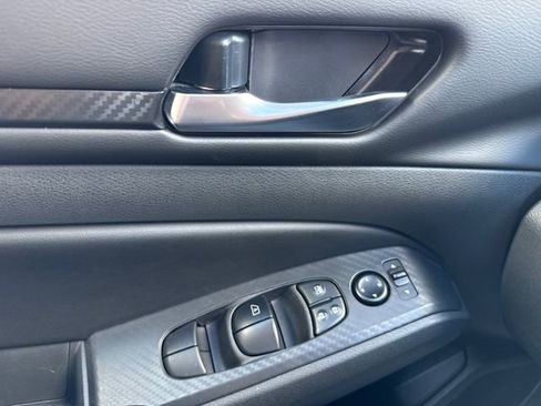 Used 2024 Nissan Altima 2.5 SV image 21