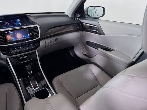 Used 2017 Honda Accord EX-L image 25