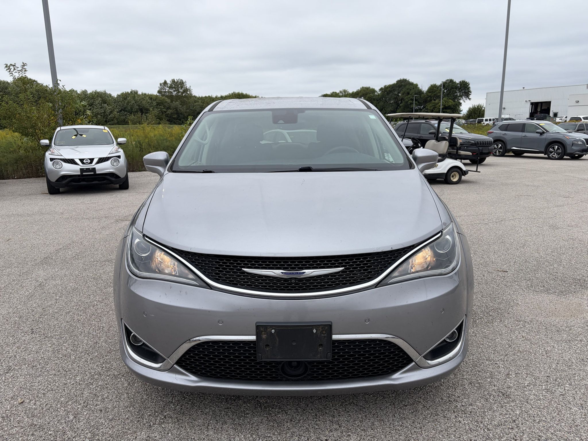 Used 2019 Chrysler Pacifica Touring Plus w/ Advanced Safetytec Group FWD image 7