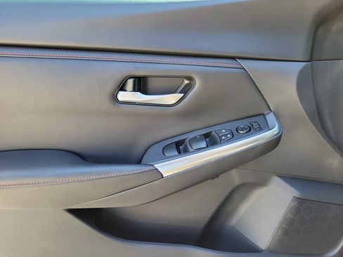 Certified 2025 Nissan Sentra SR FWD image 15