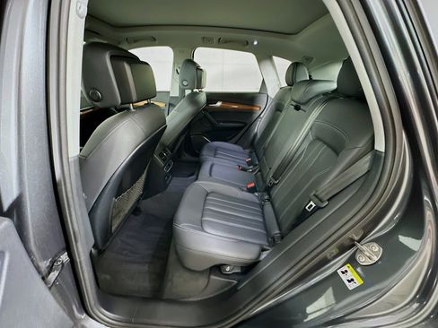 Used 2021 Audi Q5 e Premium w/ Convenience Package image 27