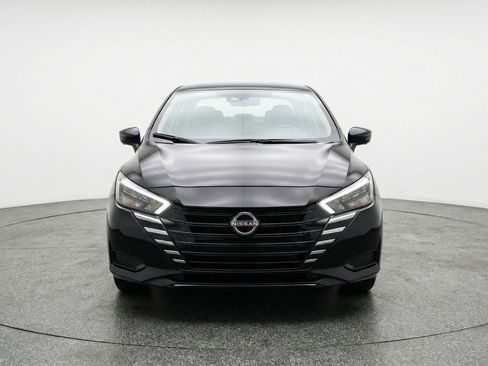 Used 2025 Nissan Versa SV image 2