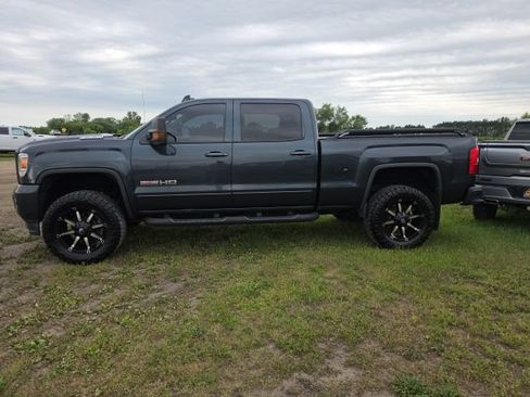 Used 2018 GMC Sierra 2500 SLT w/ Duramax Plus Package AWD/4WD image 2