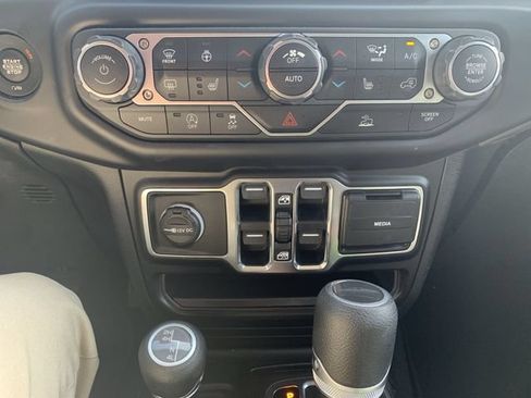 Used 2020 Jeep Gladiator Sport w/ Quick Order Package 24S AWD/4WD image 17
