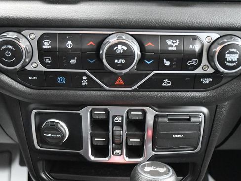 Used 2024 Jeep Wrangler Unlimited w/ Convenience Group AWD/4WD image 20