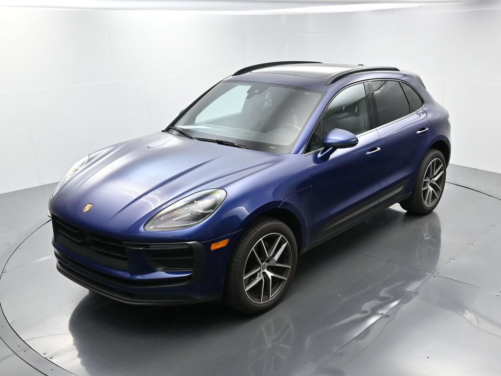 Certified 2024 Porsche Macan AWD/4WD image 31