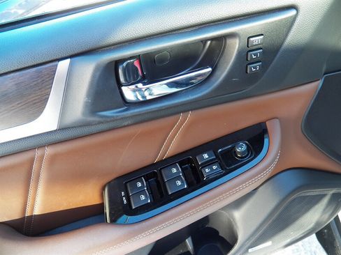 Used 2018 Subaru Outback 3.6R Touring image 22