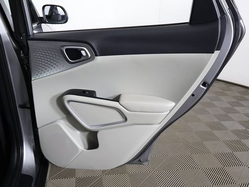 Used 2023 Kia Soul LX w/ LX Technology Package image 24